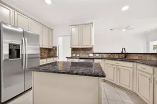 22 Westwinds Circle NE, The Woodlands, TX 77382 - Photo 16