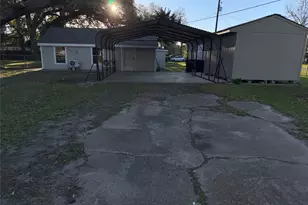 406 S 7th St, Alvin, TX 77511 - Photo 2