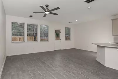 7 Peach Ridge Drive, The Woodlands, TX 77382 - Photo 6