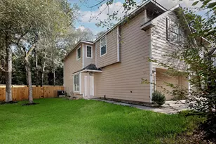 7 Peach Ridge Dr, The Woodlands, TX 77382 - Photo 2