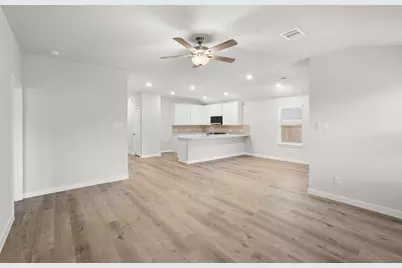 624 Woodhave Lakes Drive, La Marque, TX 77568 - Photo 6