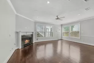 247 W 25th St, Houston, TX 77008 - Photo 16