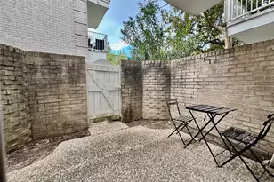 2601 Bellefontaine St, Houston, TX 77025 - Photo 16