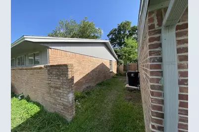 4014 Ripplebrook Drive, Houston, TX 77045 - Photo 10