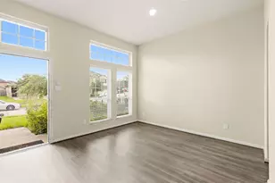 6131 Carpenters Cove Ln, Houston, TX 77049 - Photo 4