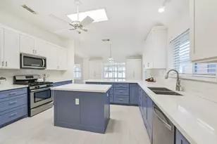 3810 E Peach Hollow Cir, Pearland, TX 77584 - Photo 10