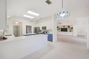 3810 E Peach Hollow Cir, Pearland, TX 77584 - Photo 14