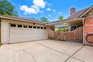 15715 Brookvilla Dr, Houston, TX 77059 - Photo 36