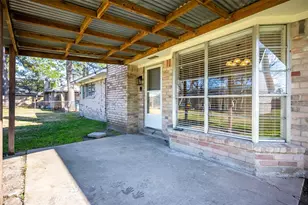 9915 Bayou Woods Dr, Baytown, TX 77521 - Photo 4