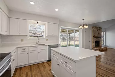 9915 Bayou Woods Drive, Baytown, TX 77521 - Photo 10