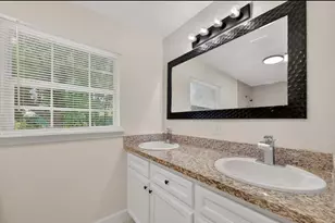 7023 Crestmont St, Houston, TX 77033 - Photo 16