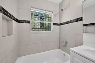 7023 Crestmont St, Houston, TX 77033 - Photo 20