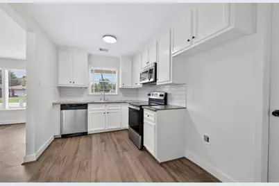 7023 Crestmont Street, Houston, TX 77033 - Photo 4