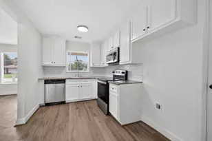 7023 Crestmont St, Houston, TX 77033 - Photo 4