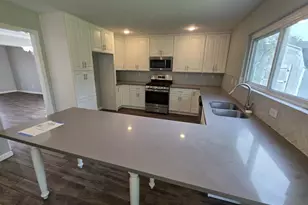 129 Corral Ct, Angleton, TX 77515 - Photo 6