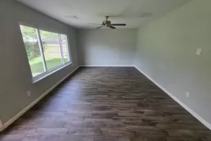 129 Corral Ct, Angleton, TX 77515 - Photo 2