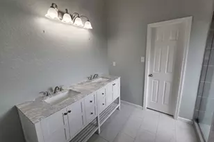 129 Corral Ct, Angleton, TX 77515 - Photo 14