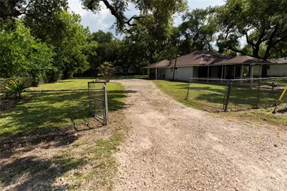 417 Hardy Street, Clute, TX 77531 - Photo 22
