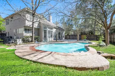 15 Larks Aire Place, The Woodlands, TX 77381 - Photo 2