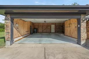 1602 Brook Hollow Dr, Bryan, TX 77802 - Photo 6