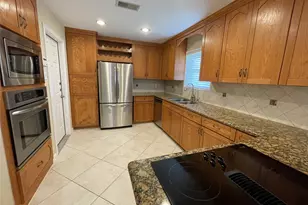 1834 Locksford St, Houston, TX 77008 - Photo 4