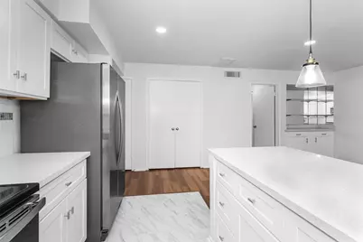 10610 Chapel Hill Drive, Houston, TX 77099 - Photo 18