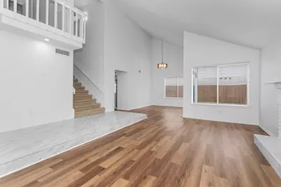 10610 Chapel Hill Drive, Houston, TX 77099 - Photo 8