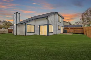 10610 Chapel Hill Dr, Houston, TX 77099 - Photo 2