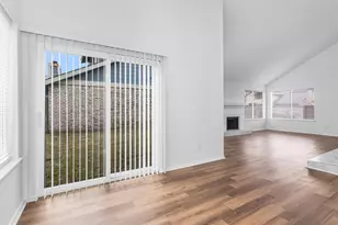 10610 Chapel Hill Dr, Houston, TX 77099 - Photo 12