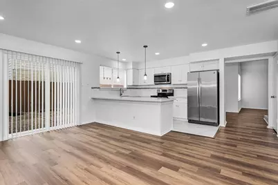 10610 Chapel Hill Drive, Houston, TX 77099 - Photo 14