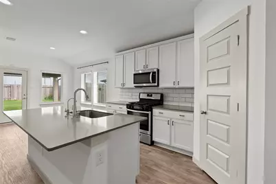 14531 Sweetwater Drive, Baytown, TX 77523 - Photo 8