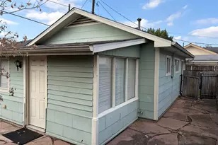 1203 1/2 Walton St, Houston, TX 77009 - Photo 2