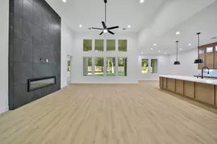 352 Louvenia Ct, Pinehurst, TX 77362 - Photo 4