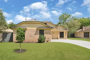 34 Alexander Ct, Angleton, TX 77515 - Photo 1