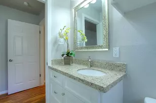 5611 Arboles Dr, Houston, TX 77035 - Photo 10