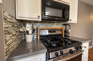 4718 Meadow Park Dr, Houston, TX 77048 - Photo 8