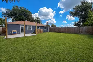 4718 Meadow Park Dr, Houston, TX 77048 - Photo 22