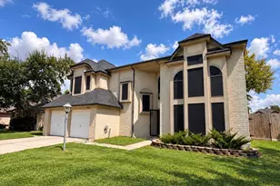 2915 Tower Bridge Ct, Pearland, TX 77581 - Photo 2