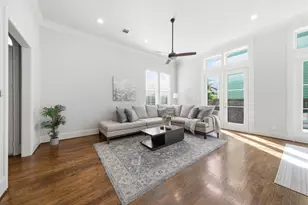 1360 W 25th St, Houston, TX 77008 - Photo 8