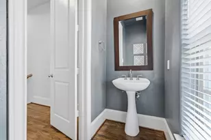 1360 W 25th St, Houston, TX 77008 - Photo 12
