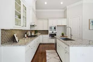 1360 W 25th St, Houston, TX 77008 - Photo 6