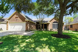 2711 N Peach Hollow Cir, Pearland, TX 77584 - Photo 2