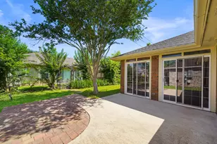 2711 N Peach Hollow Cir, Pearland, TX 77584 - Photo 24