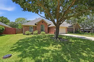 1011 Red River, League City, TX 77573 - Photo 2