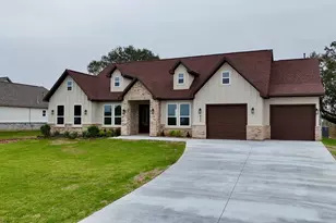 931 Buffalo Trail, Angleton, TX 77515 - Photo 2