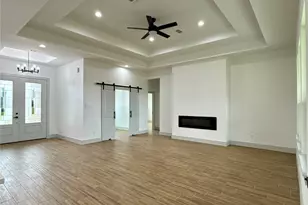 931 Buffalo Trail, Angleton, TX 77515 - Photo 4