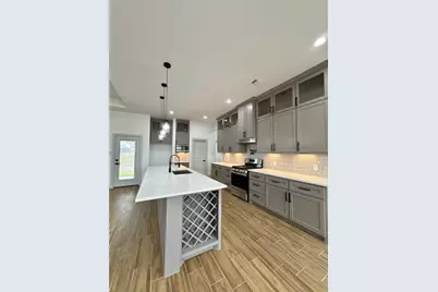 931 Buffalo Trail, Angleton, TX 77515 - Photo 6