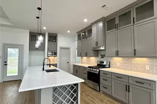 931 Buffalo Trail, Angleton, TX 77515 - Photo 6