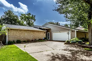 2115 Normal Park Dr, Huntsville, TX 77340 - Photo 2