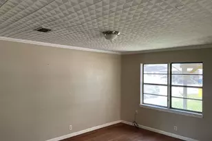 401 Farrer St, Angleton, TX 77515 - Photo 2